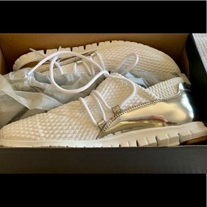 COLE HAAN ZEROGRAND WHITE/SILVER SNEAKER SZ 6.5